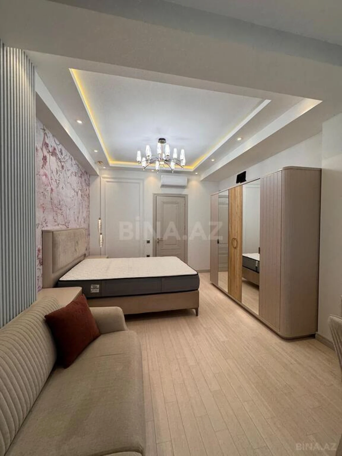 Satılır 3 otaqlı mənzil 124 m²
