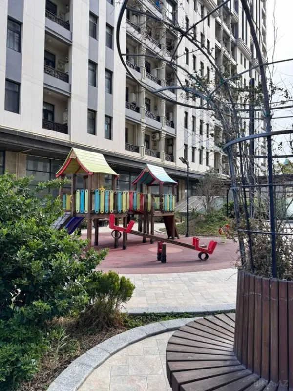 Satılır 3 otaqlı mənzil 124 m²