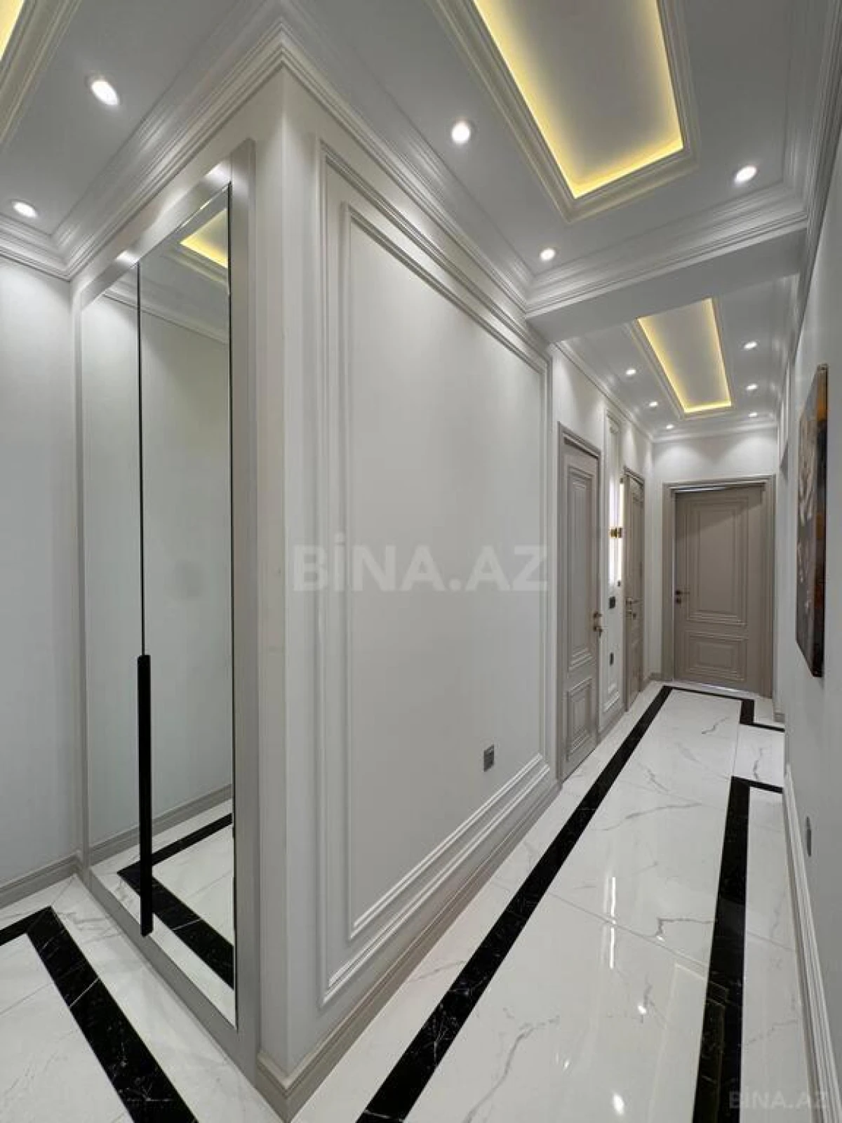 Satılır 3 otaqlı mənzil 124 m²