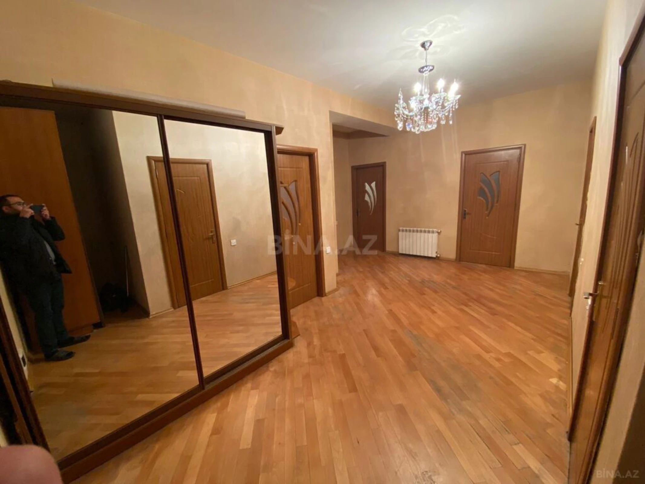 Satılır 3 otaqlı mənzil 147 m²