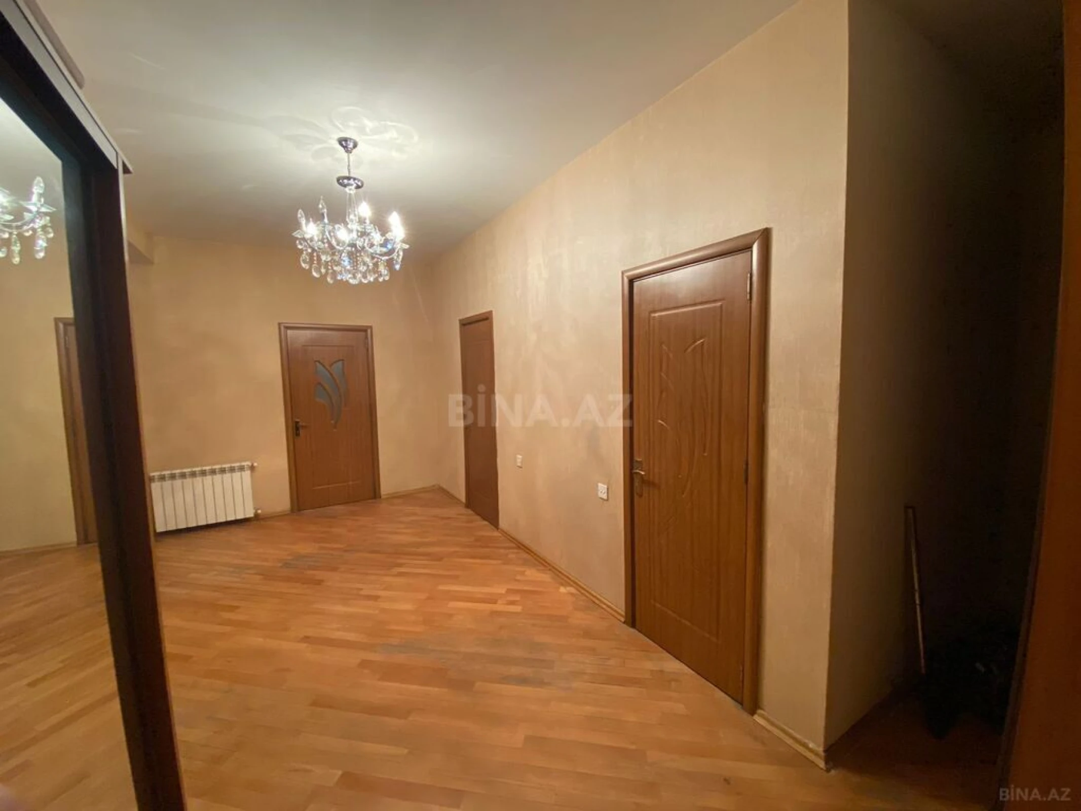 Satılır 3 otaqlı mənzil 147 m²