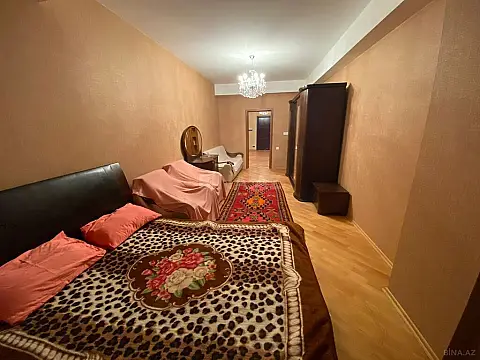 Satılır 3 otaqlı mənzil 147 m²
