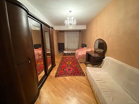 Satılır 3 otaqlı mənzil 147 m²