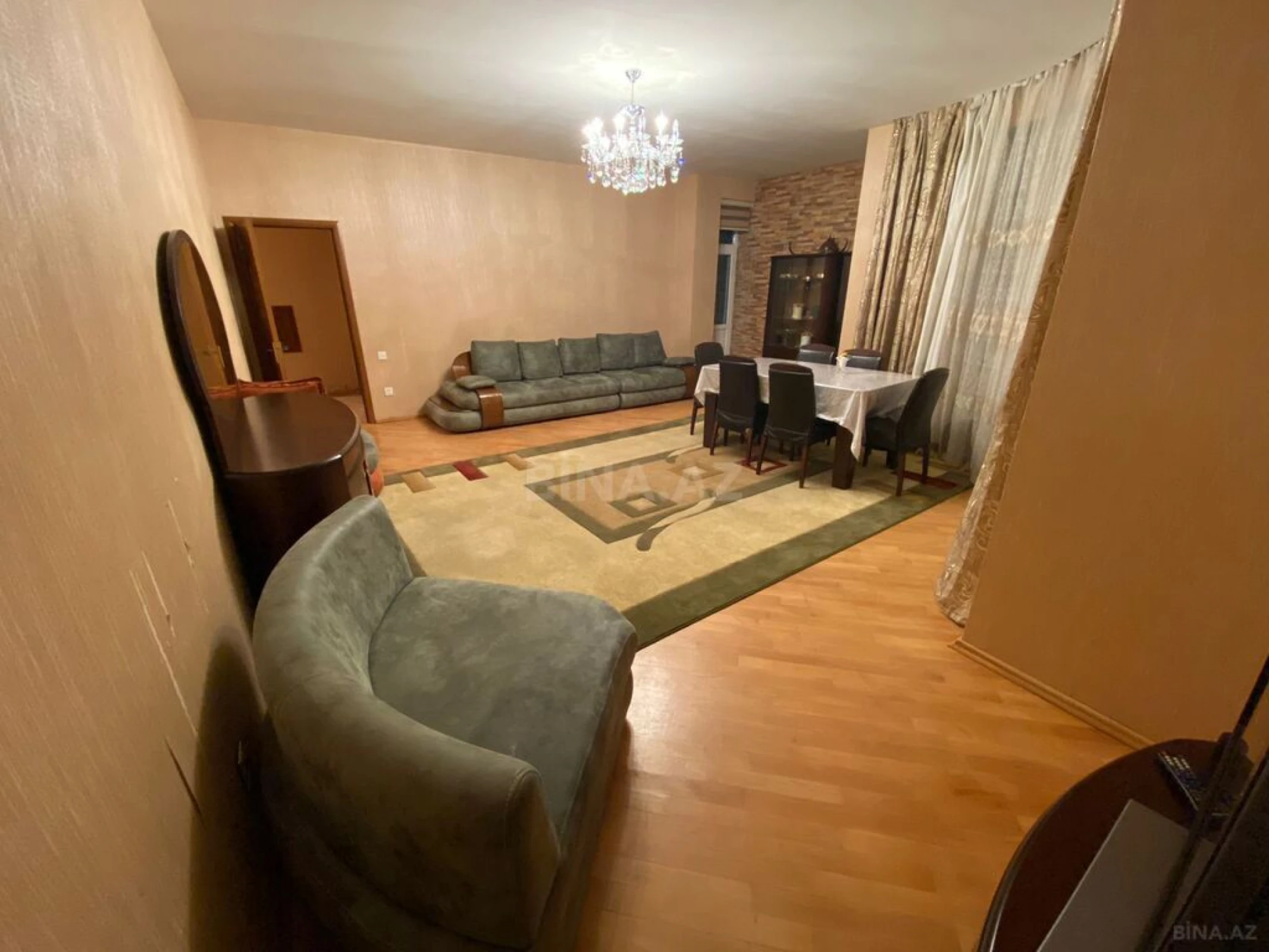 Satılır 3 otaqlı mənzil 147 m²