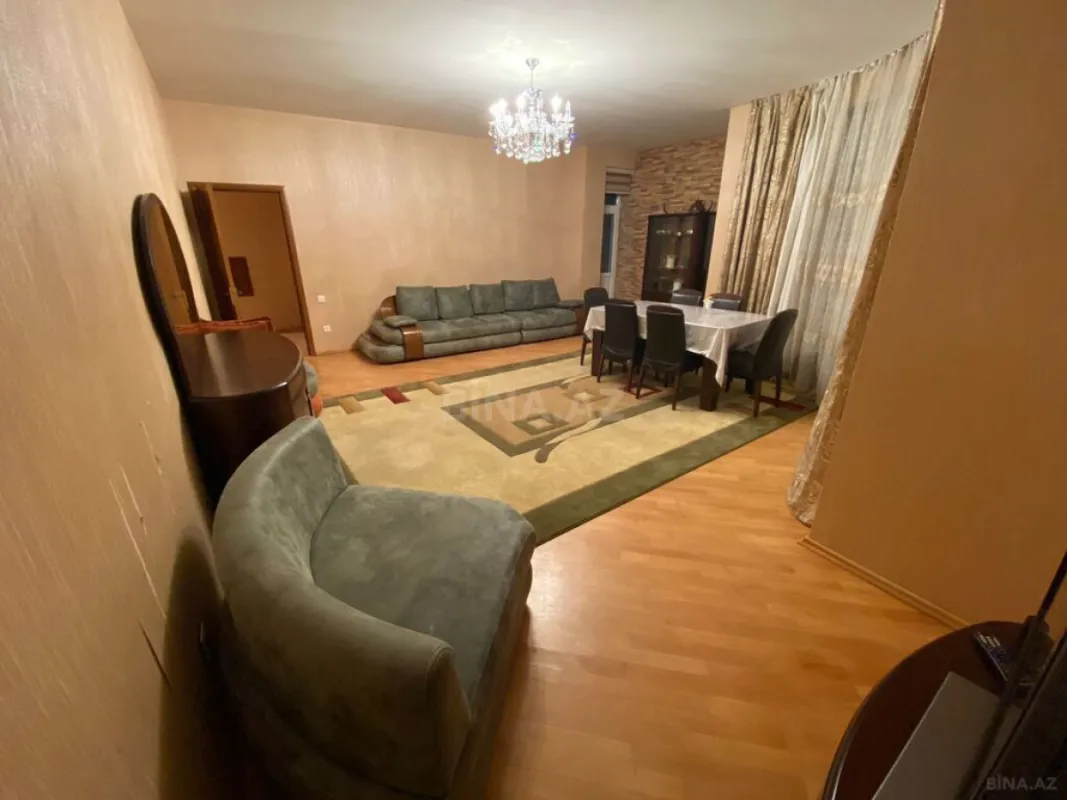 Satılır 3 otaqlı mənzil 147 m²