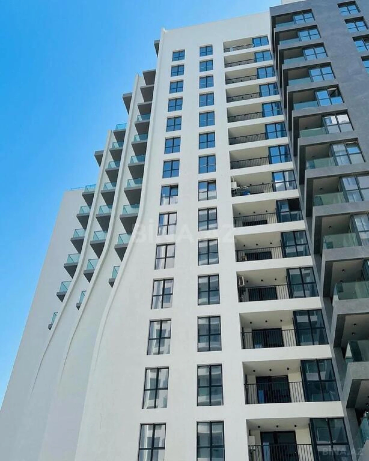 Satılır 3 otaqlı mənzil 170 m²