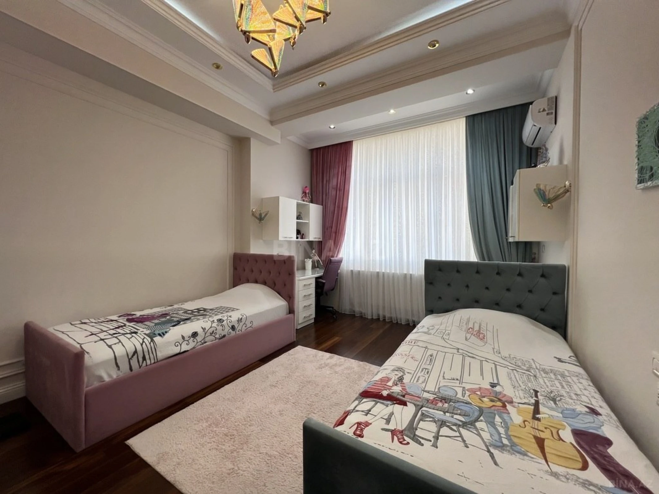Satılır 4 otaqlı mənzil 200 m²