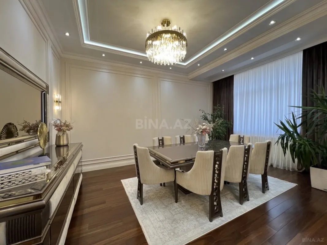 Satılır 4 otaqlı mənzil 200 m²