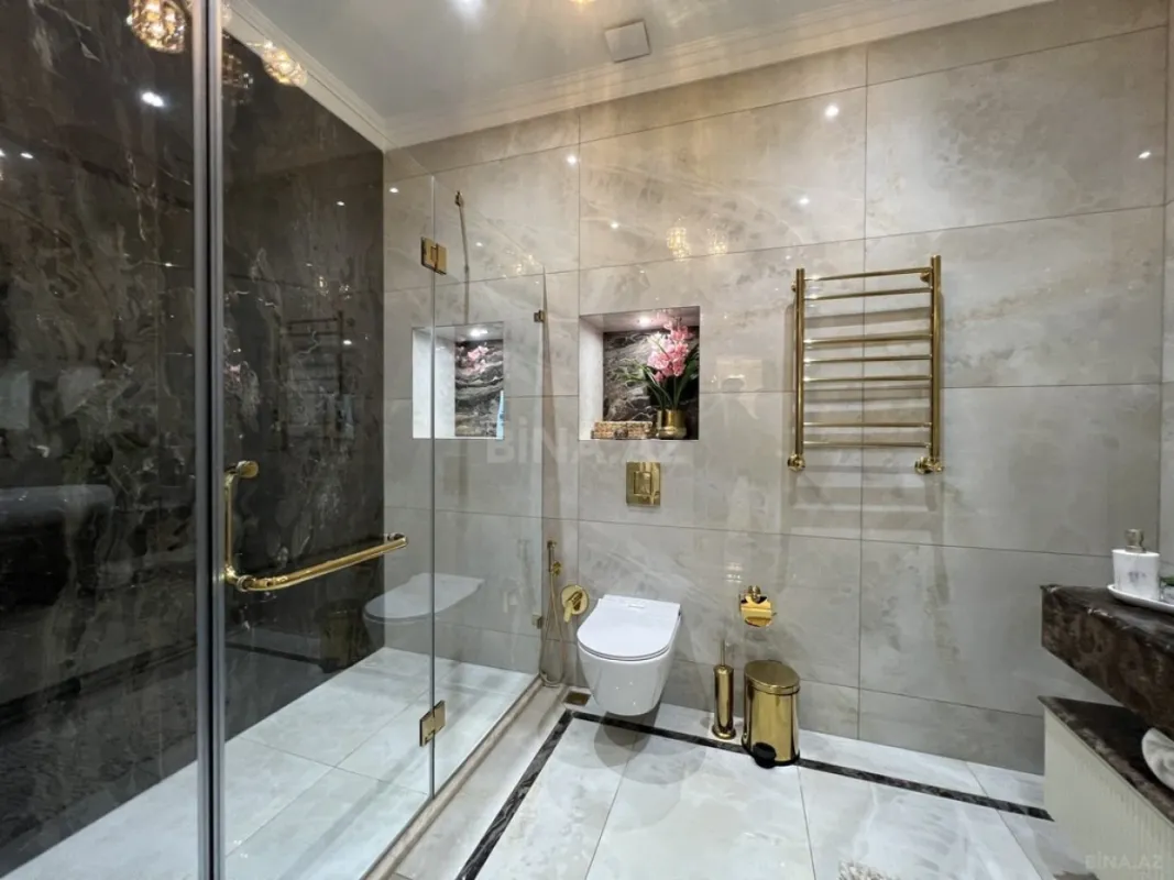 Satılır 4 otaqlı mənzil 200 m²