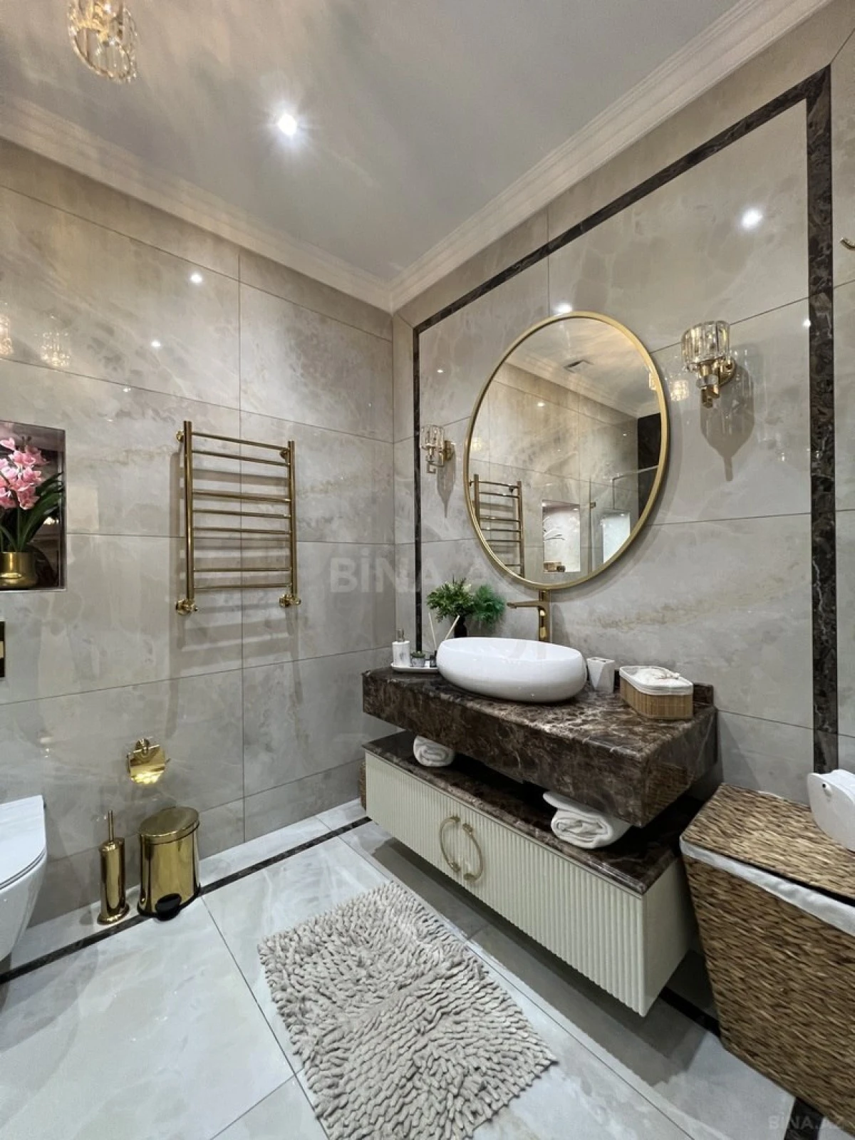 Satılır 4 otaqlı mənzil 200 m²