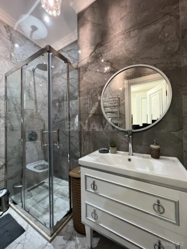 Satılır 4 otaqlı mənzil 200 m²