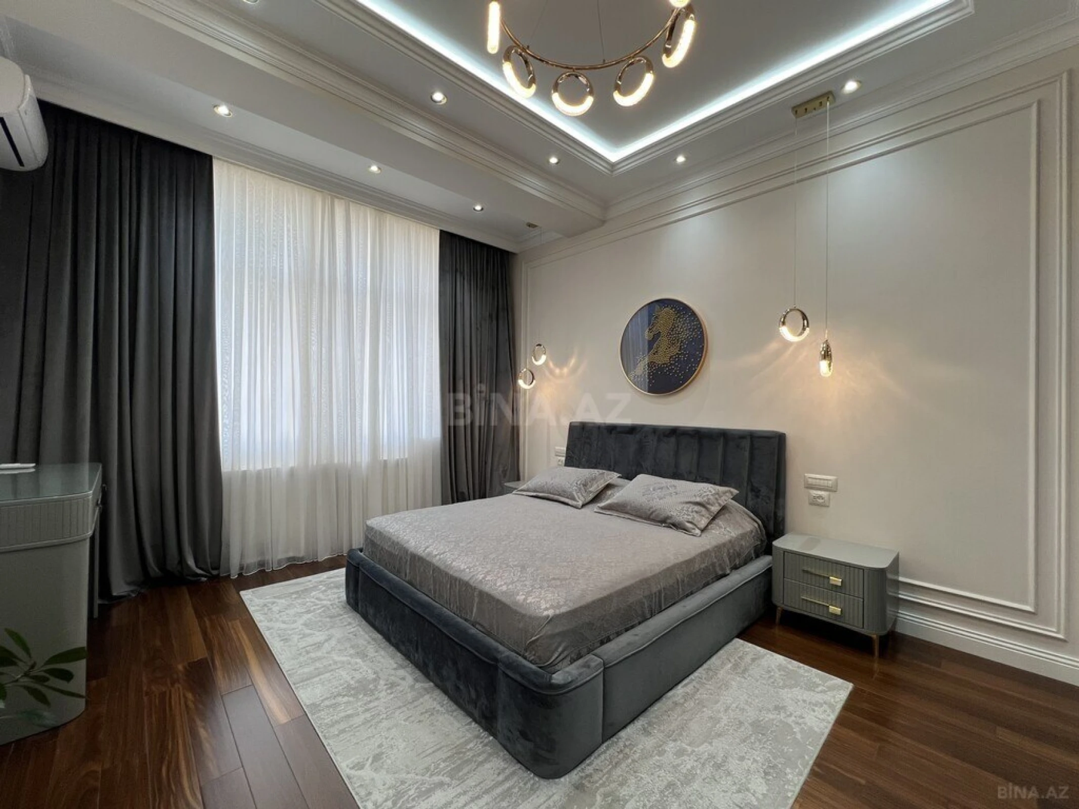 Satılır 4 otaqlı mənzil 200 m²