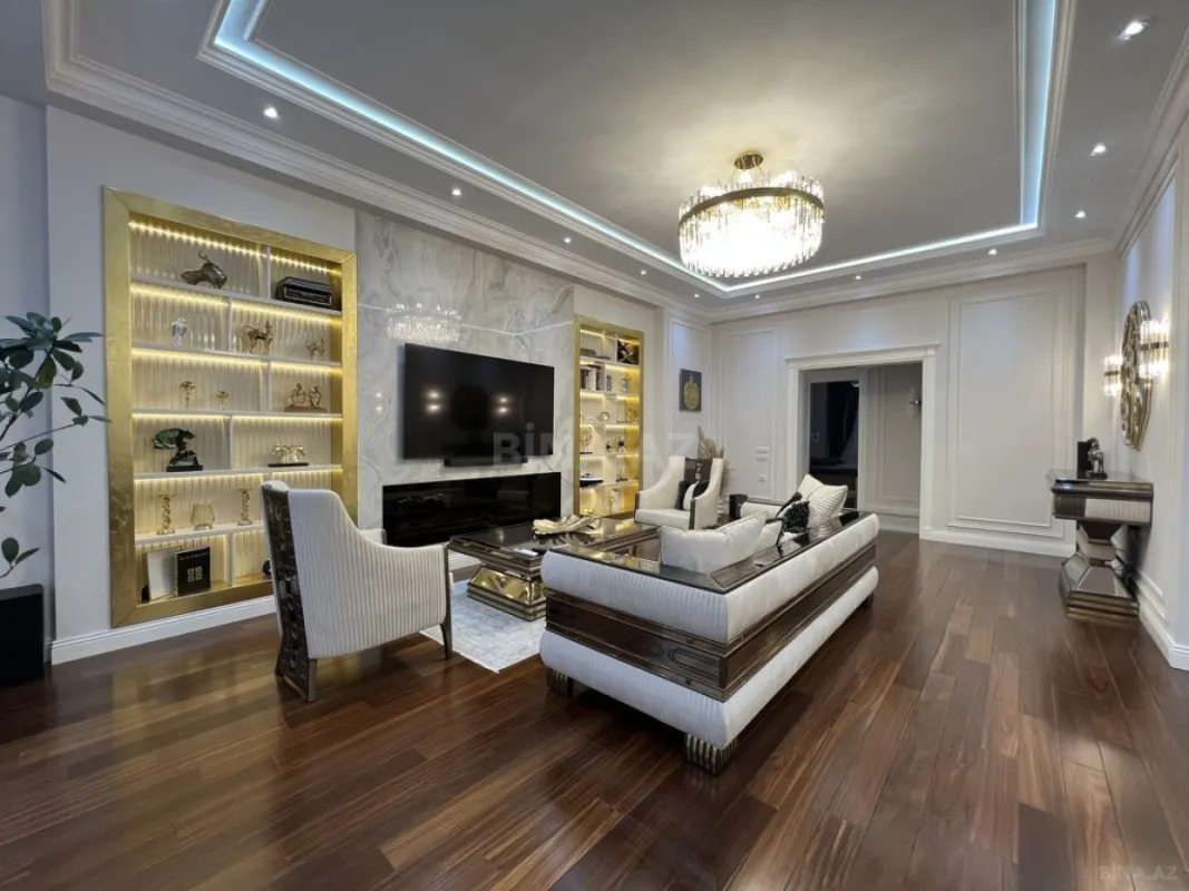 Satılır 4 otaqlı mənzil 200 m²