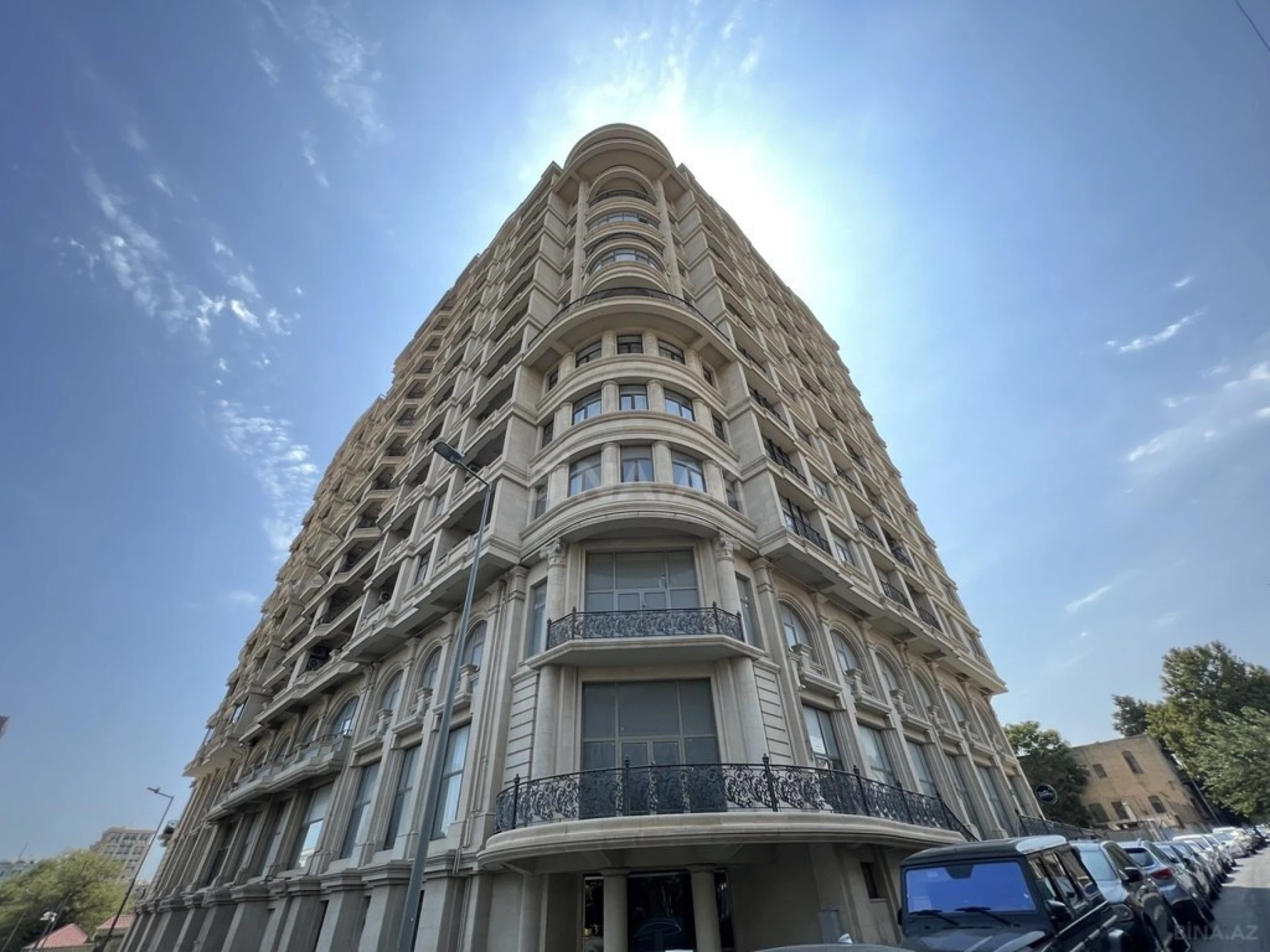 Satılır 4 otaqlı mənzil 200 m²