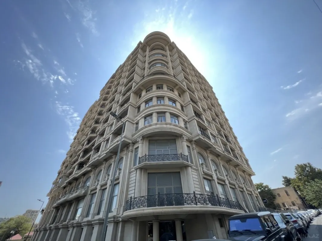 Satılır 4 otaqlı mənzil 200 m²