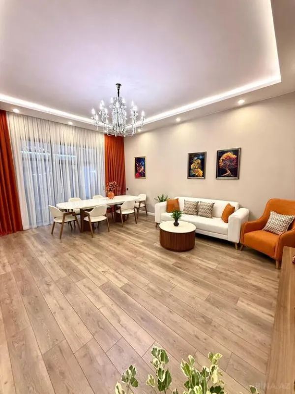 Satılır 5 otaqlı həyət evi 195 m²