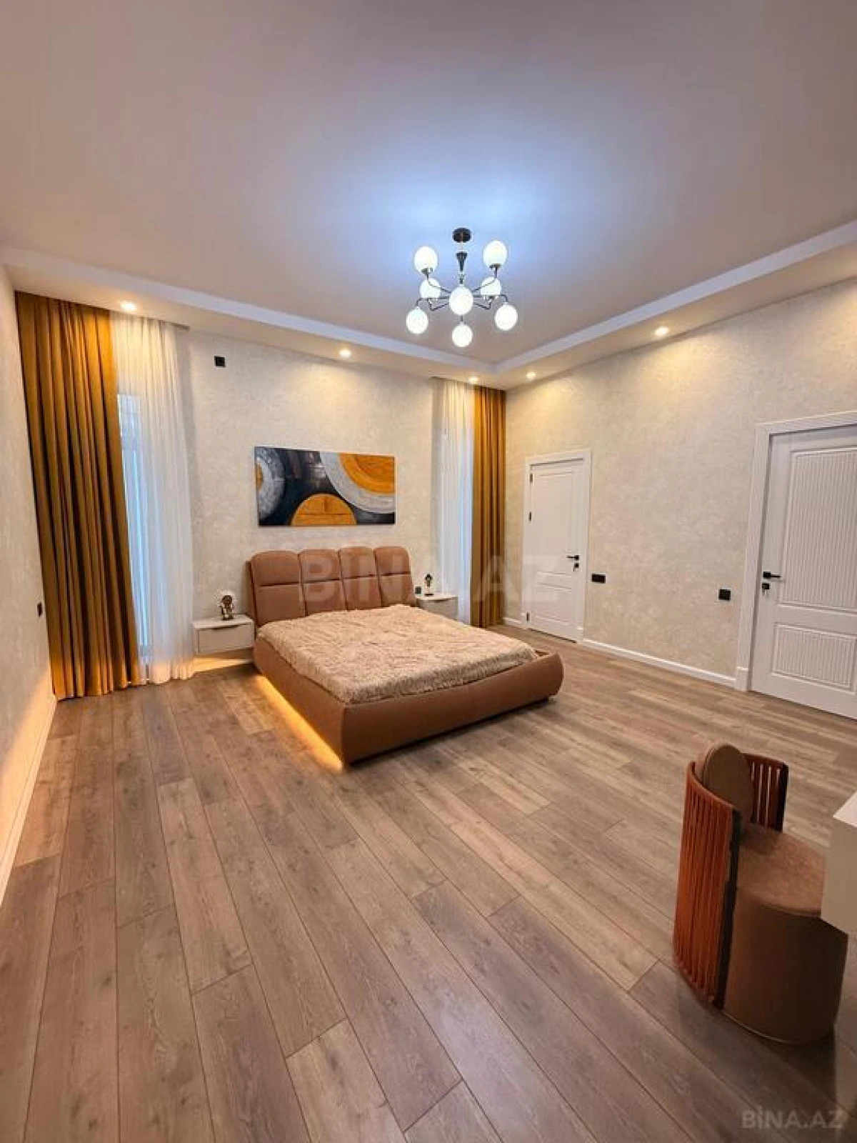 Satılır 5 otaqlı həyət evi 195 m²