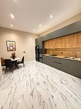 Satılır 5 otaqlı həyət evi 195 m²