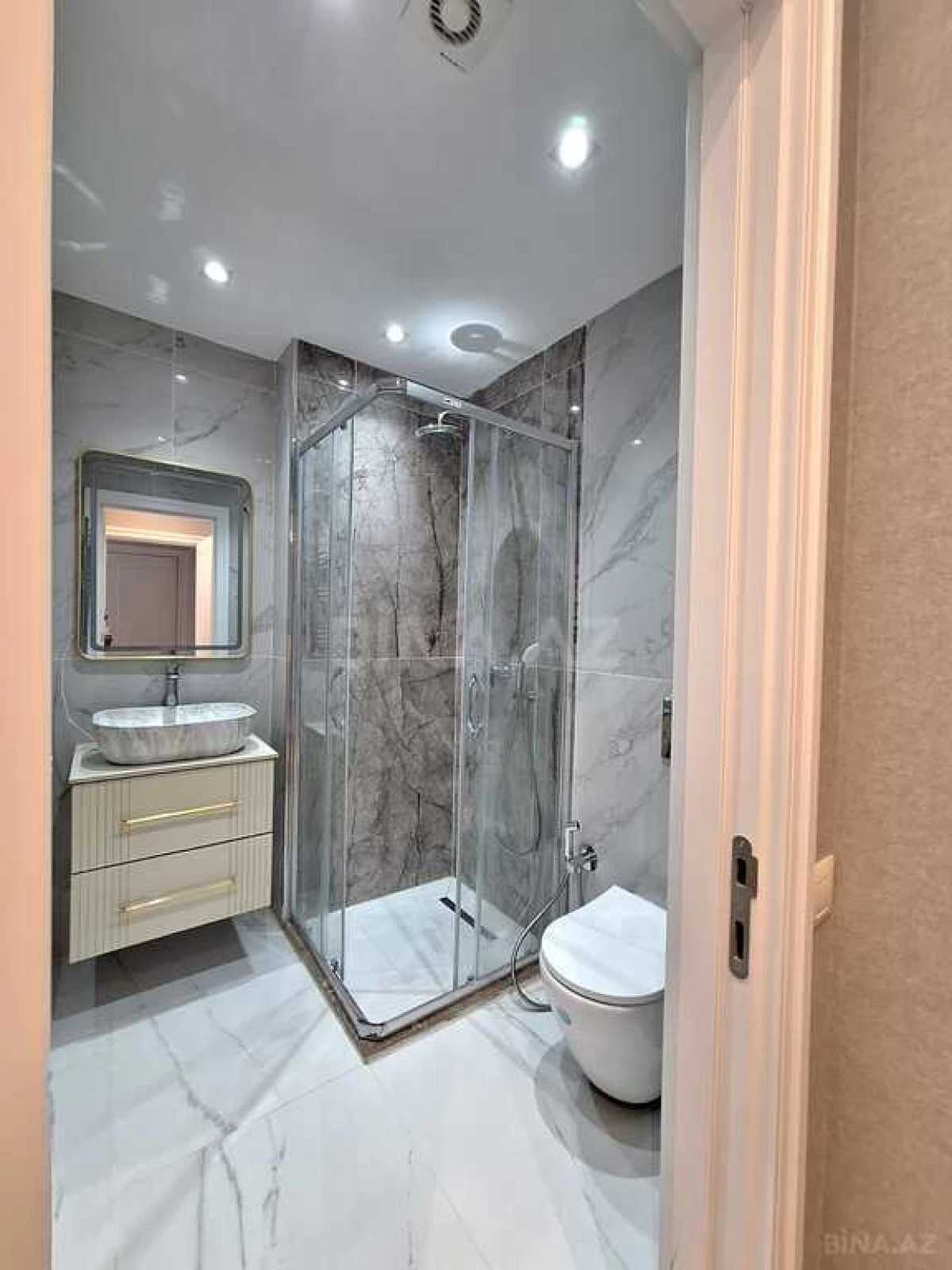 Satılır 3 otaqlı mənzil 96 m²