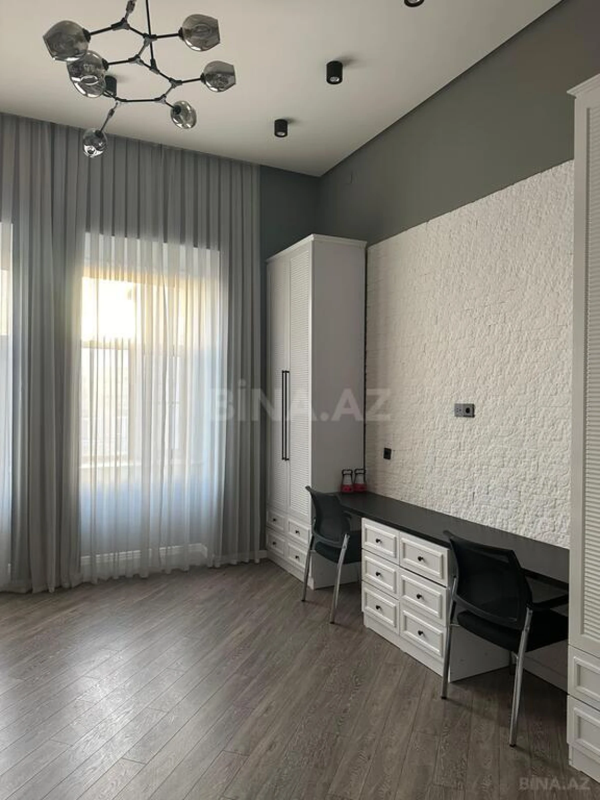 Satılır 3 otaqlı mənzil 138 m²