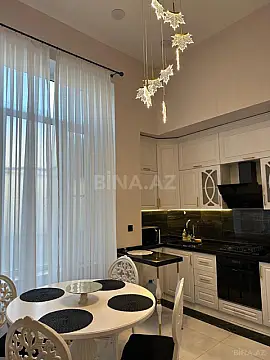 Satılır 3 otaqlı mənzil 138 m²