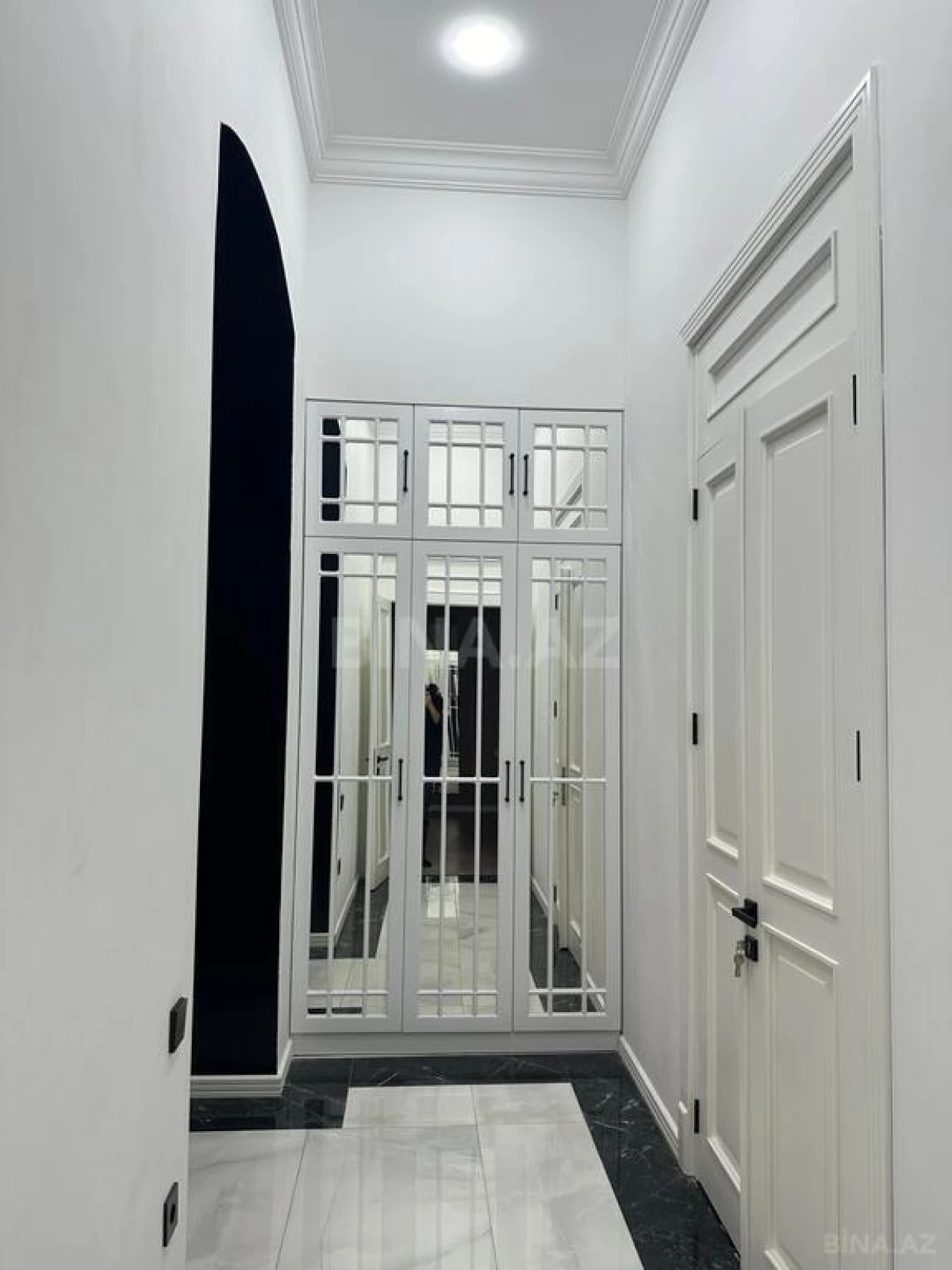 Satılır 3 otaqlı mənzil 138 m²