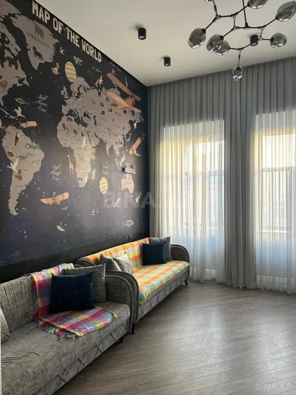 Satılır 3 otaqlı mənzil 138 m²