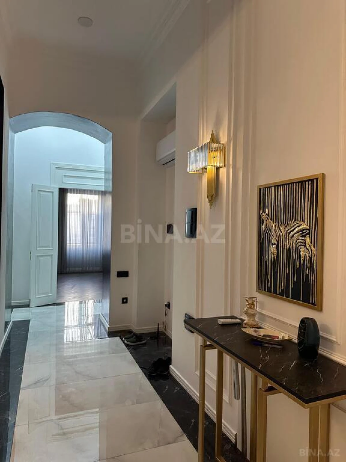 Satılır 3 otaqlı mənzil 138 m²