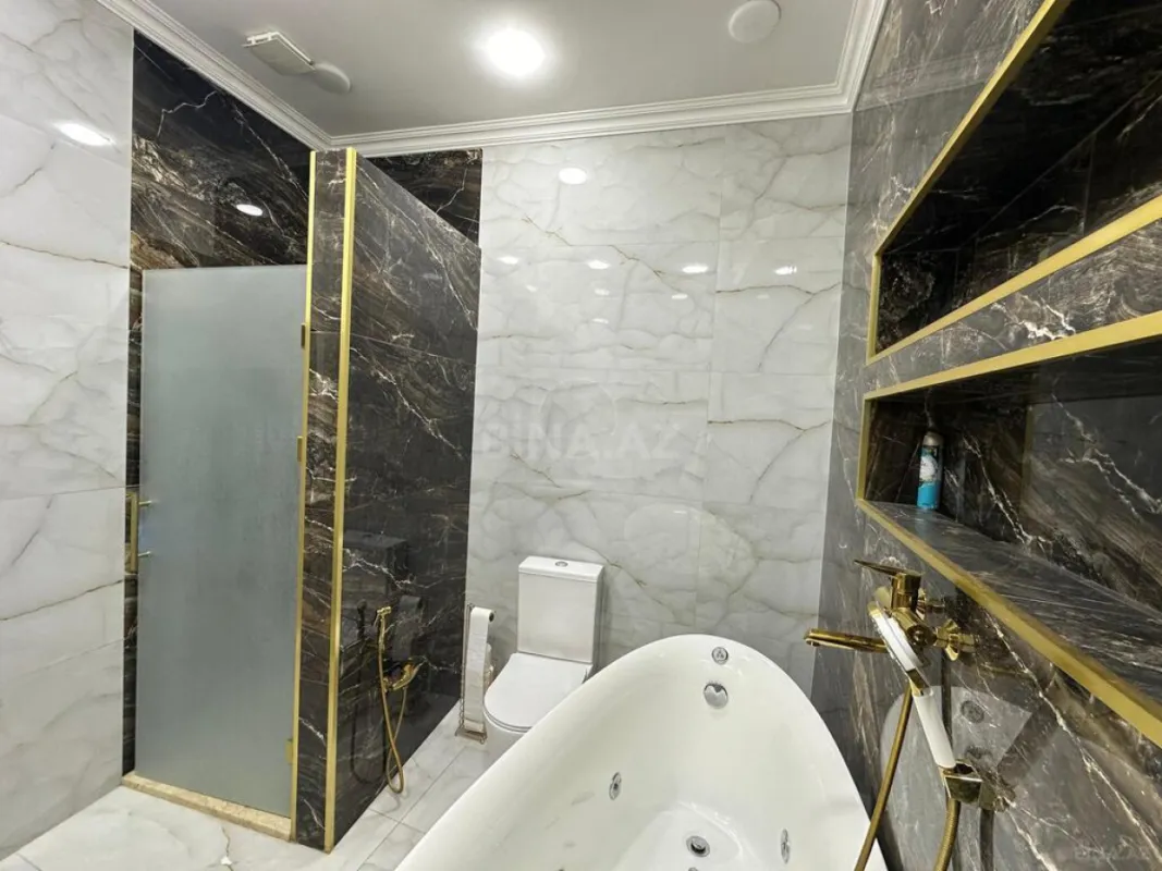 Satılır 3 otaqlı mənzil 138 m²