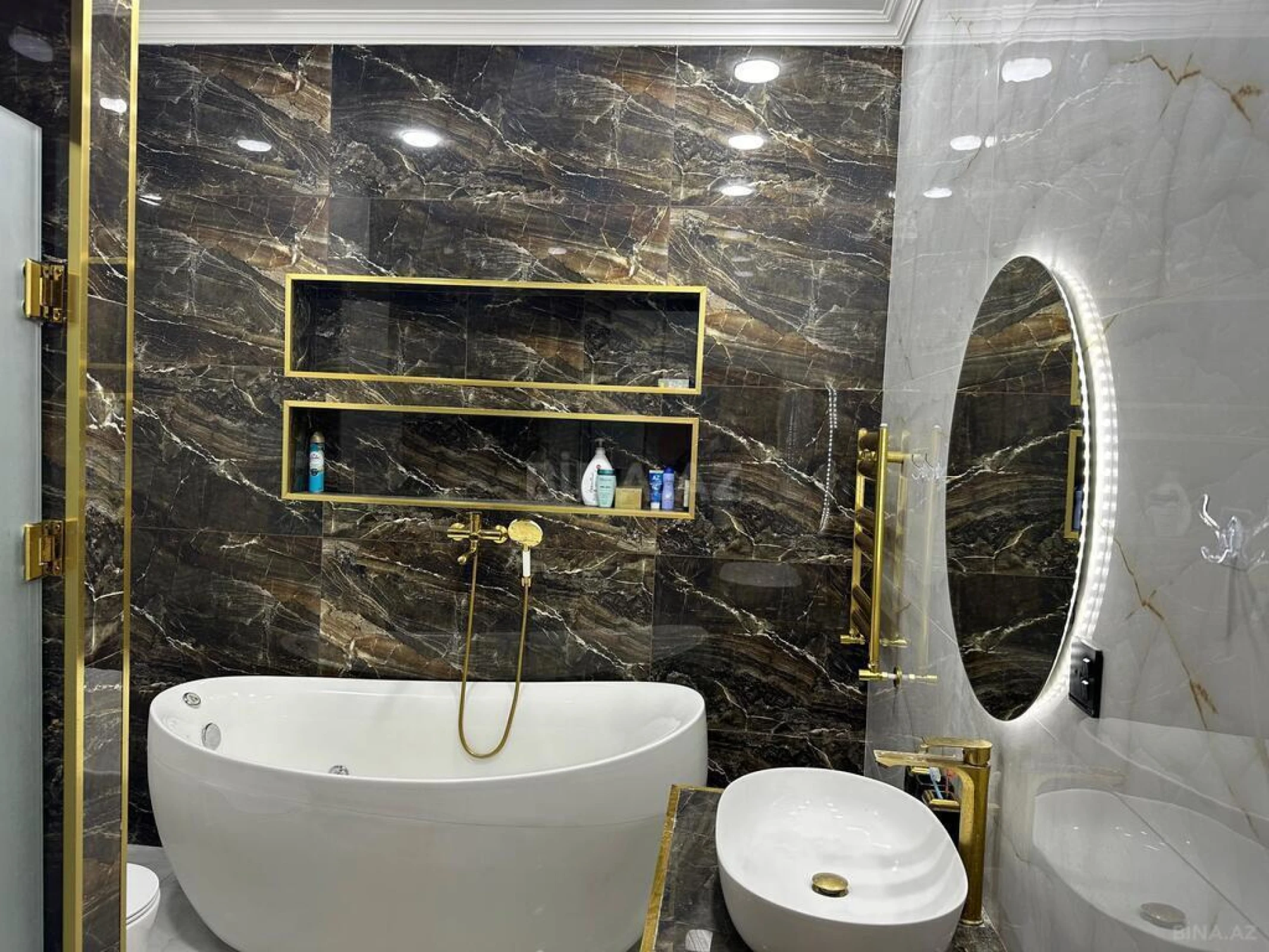 Satılır 3 otaqlı mənzil 138 m²