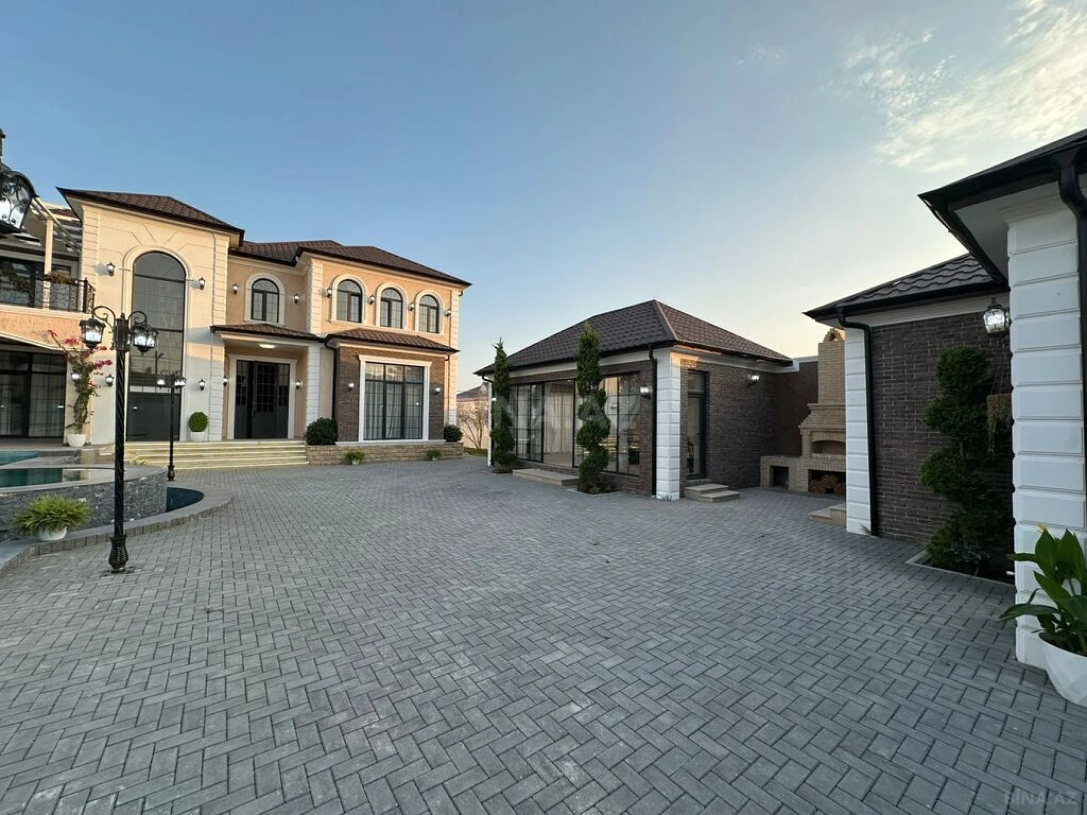 Satılır 6 otaqlı həyət evi 460 m²