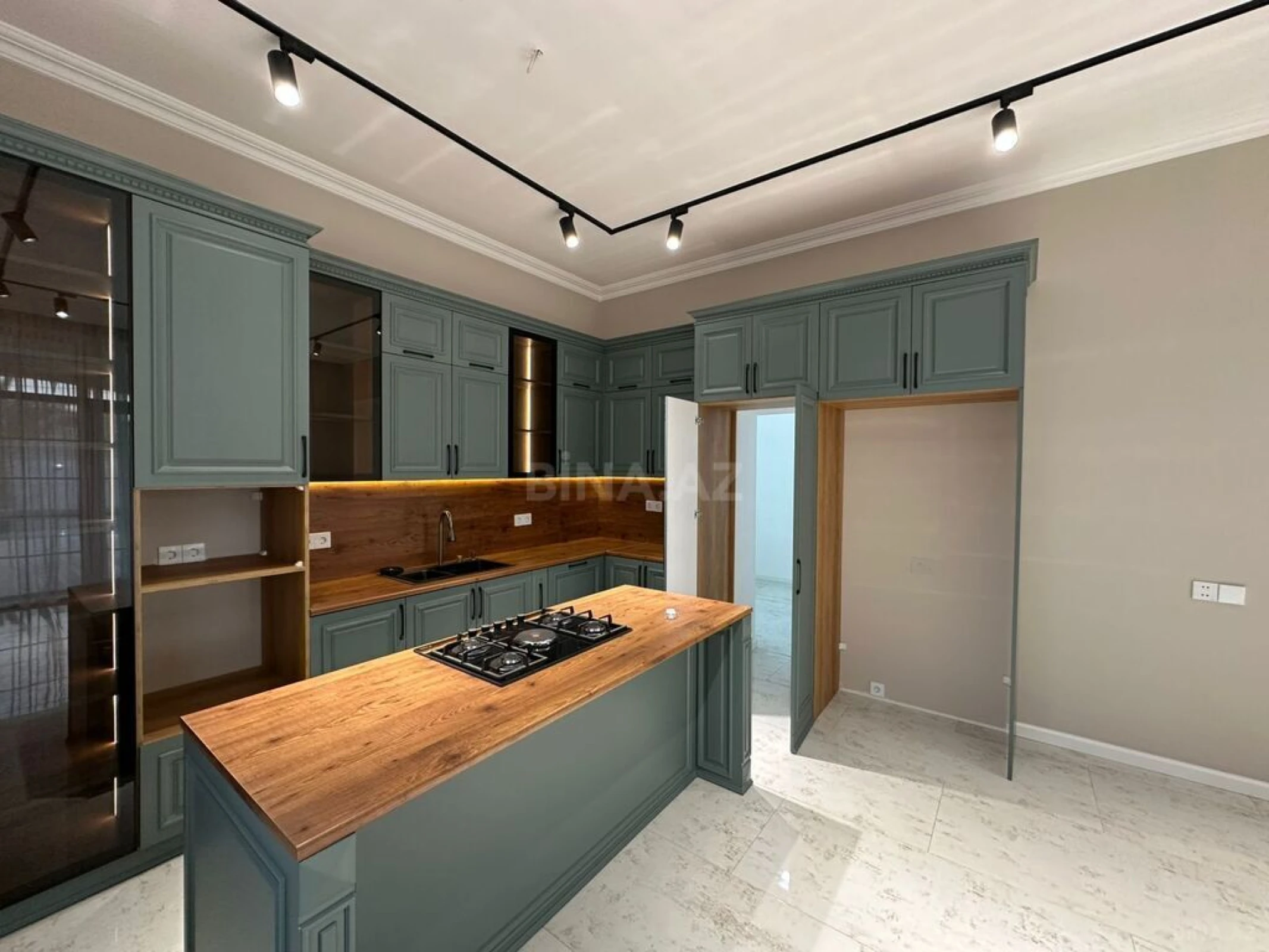 Satılır 6 otaqlı həyət evi 460 m²