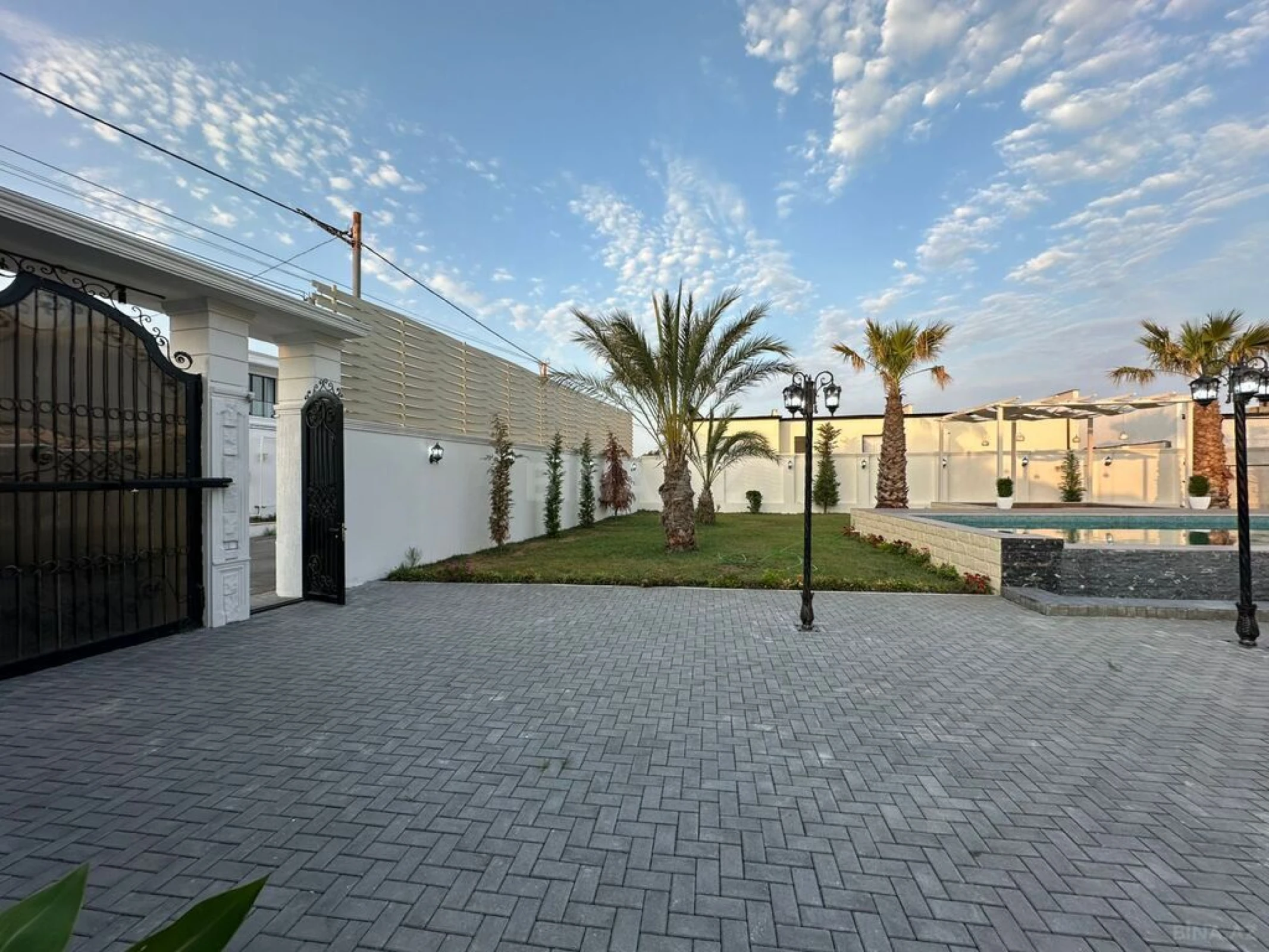 Satılır 6 otaqlı həyət evi 460 m²