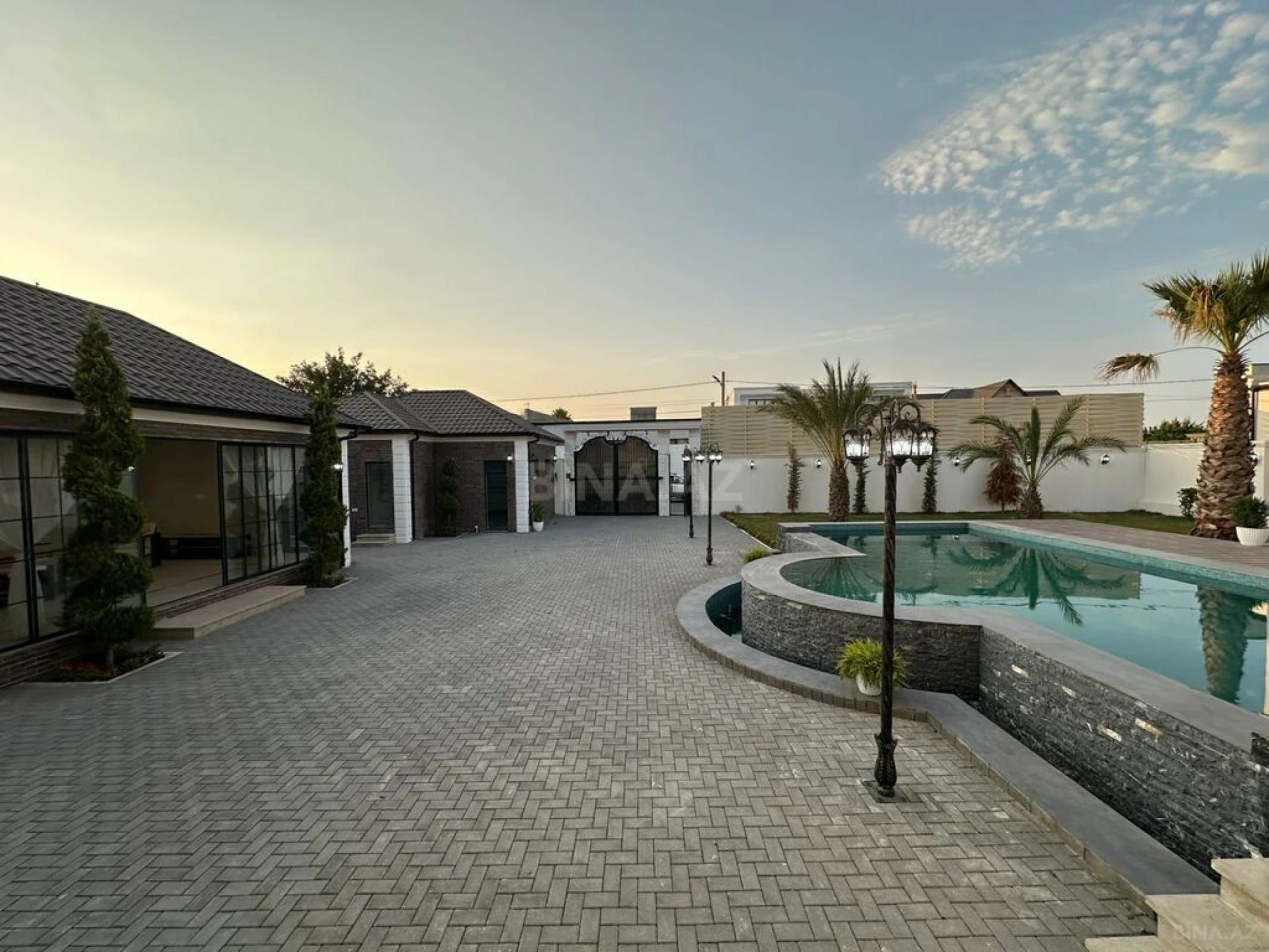 Satılır 6 otaqlı həyət evi 460 m²