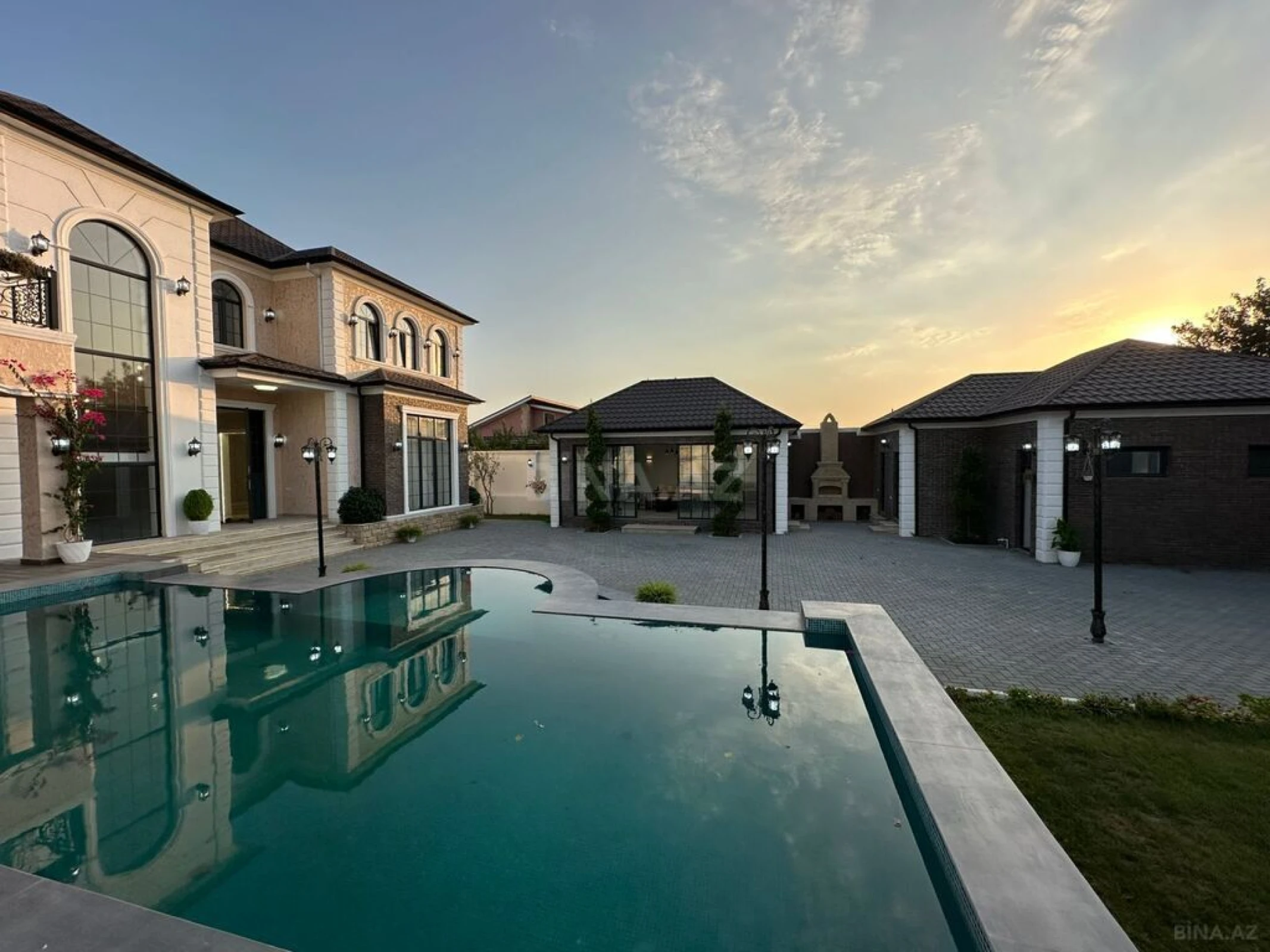 Satılır 6 otaqlı həyət evi 460 m²