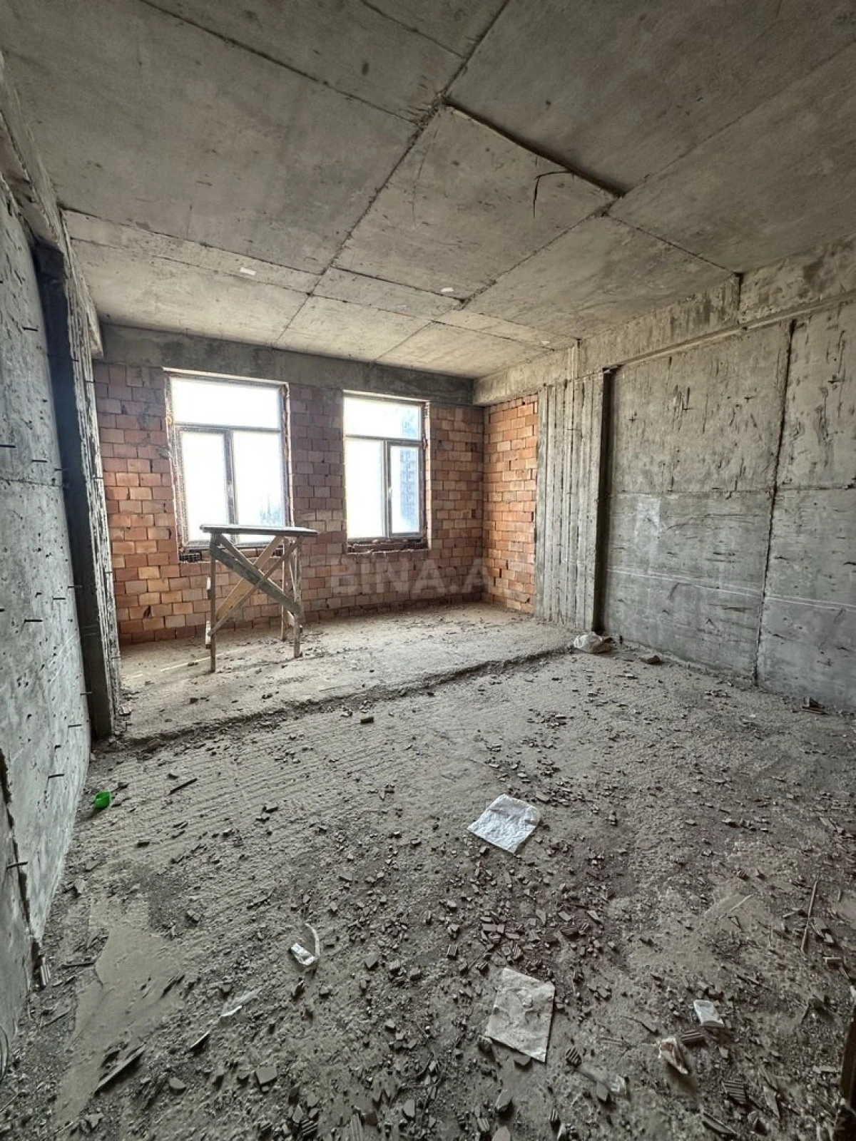 Satılır 3 otaqlı mənzil 130 m²