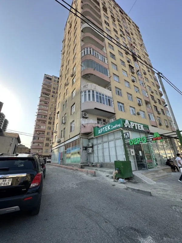 Satılır 3 otaqlı mənzil 130 m²