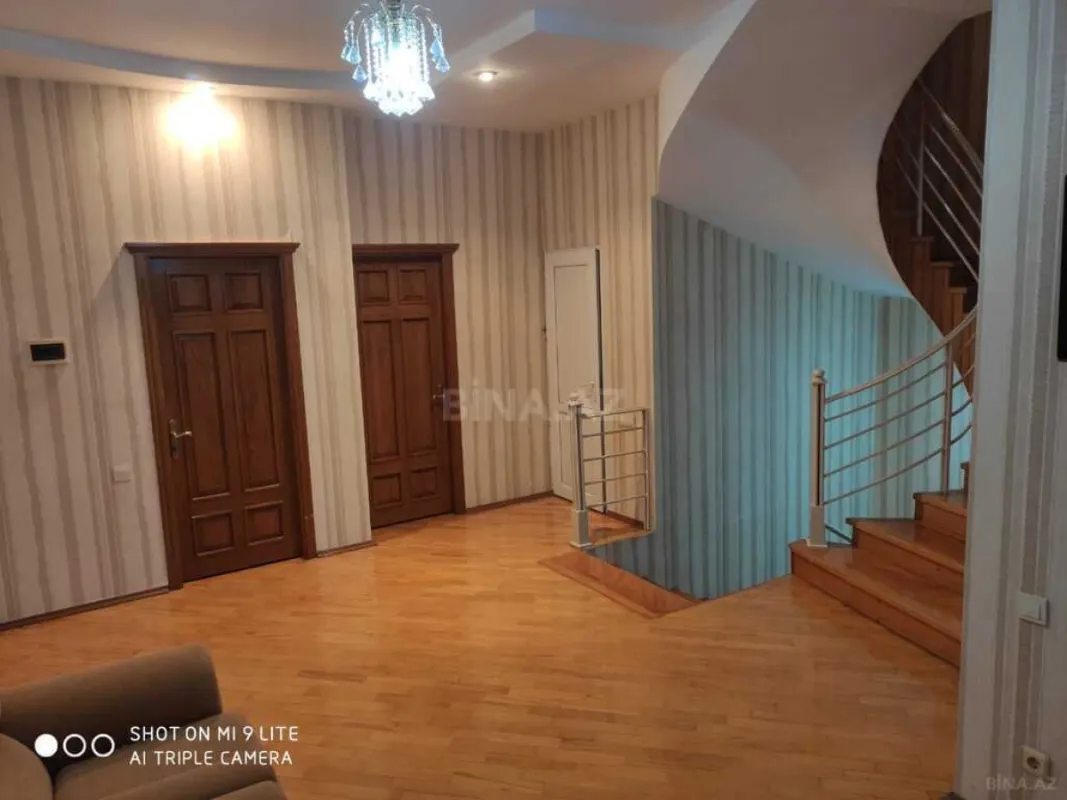 Satılır 7 otaqlı həyət evi 224 m²