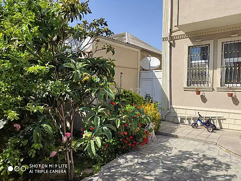 Satılır 7 otaqlı həyət evi 224 m²