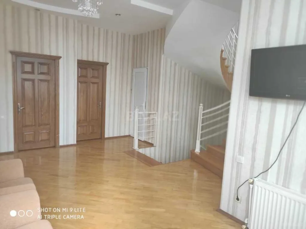 Satılır 7 otaqlı həyət evi 224 m²