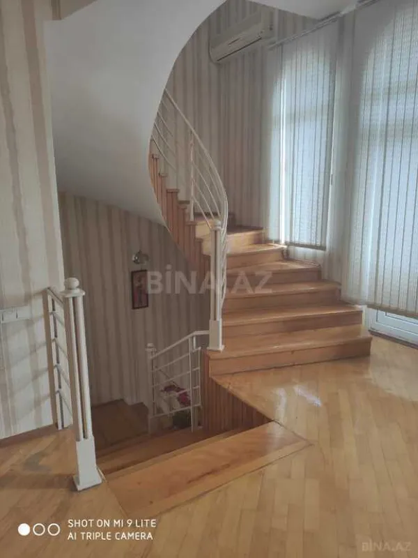 Satılır 7 otaqlı həyət evi 224 m²