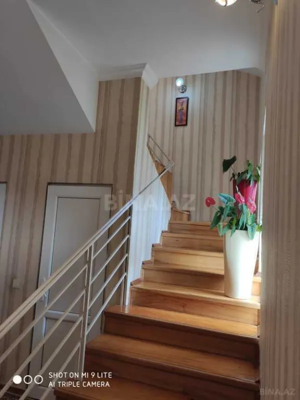 Satılır 7 otaqlı həyət evi 224 m²