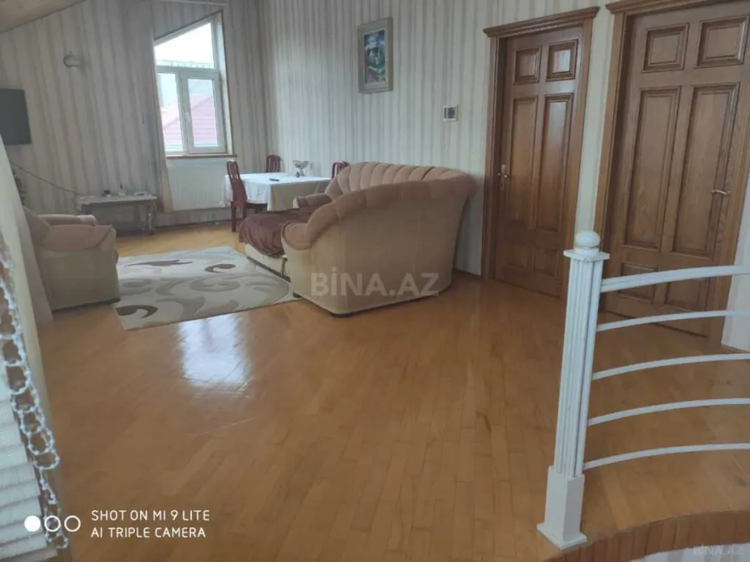 Satılır 7 otaqlı həyət evi 224 m²