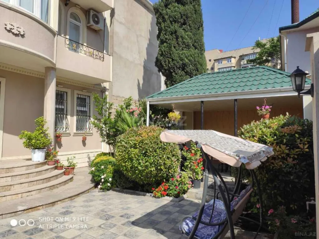 Satılır 7 otaqlı həyət evi 224 m²