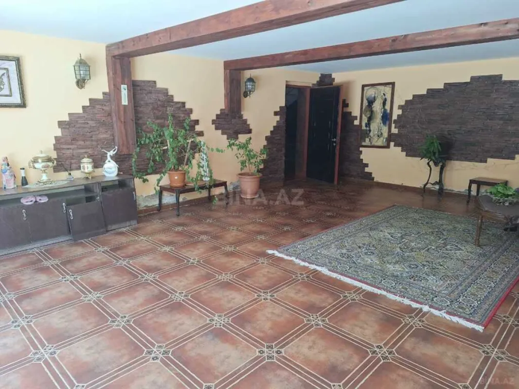 Satılır 6 otaqlı həyət evi 400 m²