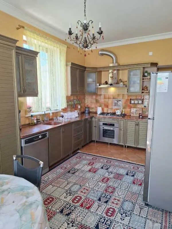 Satılır 6 otaqlı həyət evi 400 m²