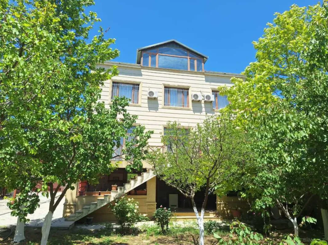 Satılır 6 otaqlı həyət evi 400 m²