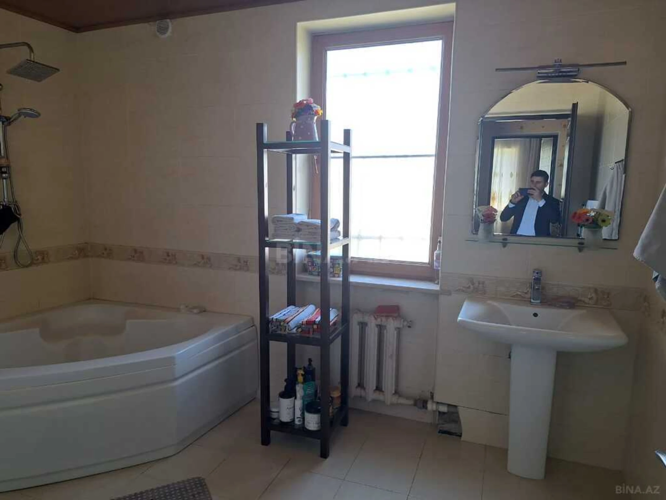 Satılır 6 otaqlı həyət evi 400 m²