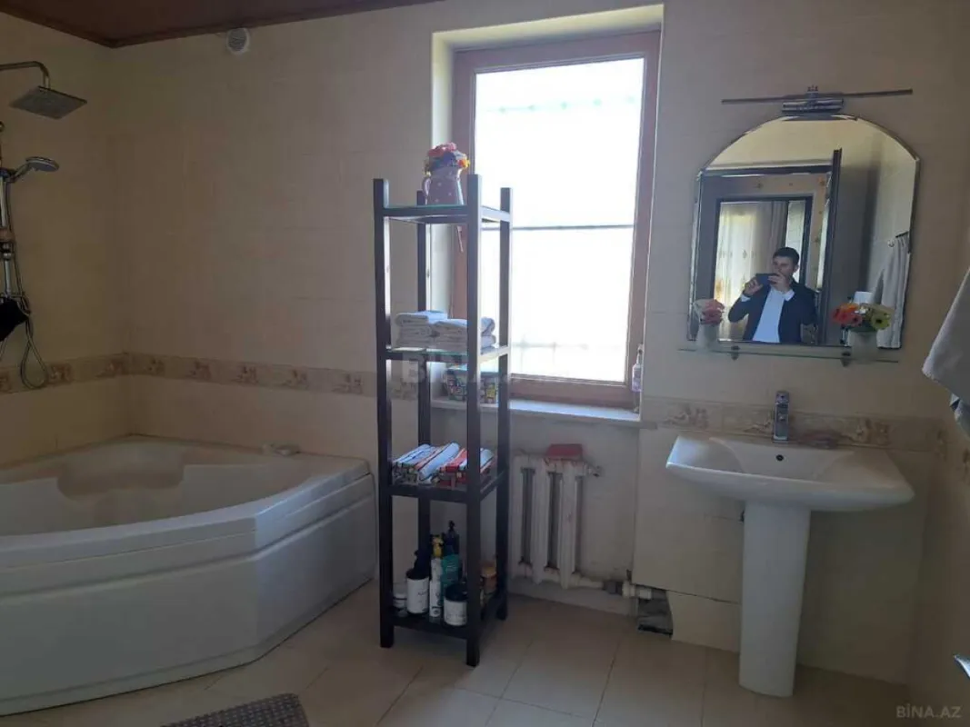 Satılır 6 otaqlı həyət evi 400 m²