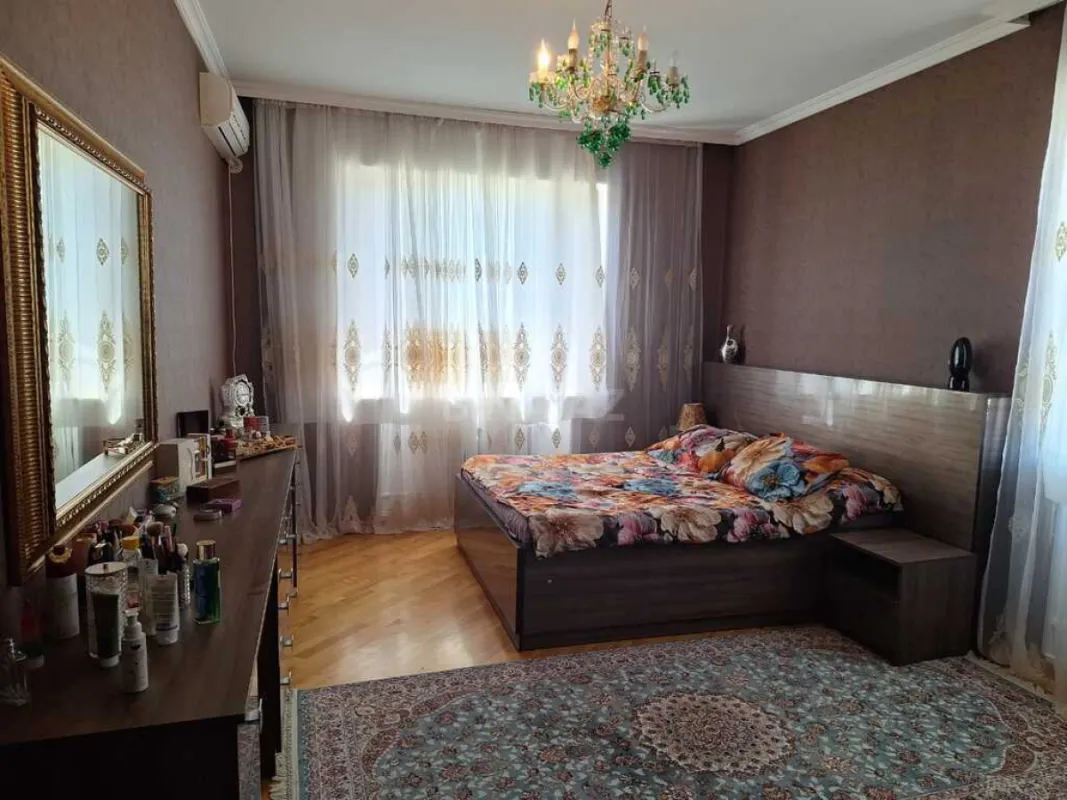 Satılır 6 otaqlı həyət evi 400 m²